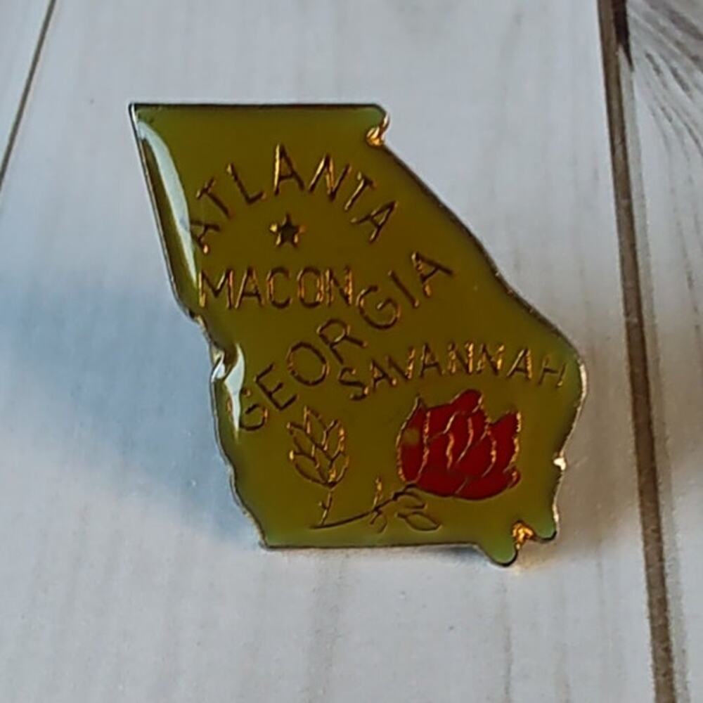 Georgia State Shaped Pin Souvenir Travel Hat Lapel Collectible